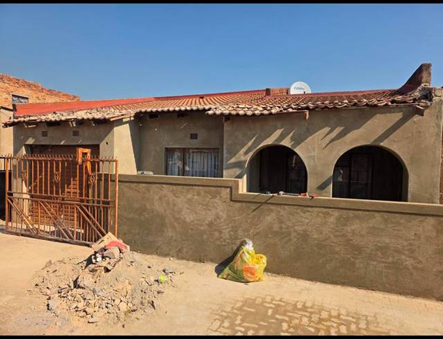4 BEDROOM HOUSE FOR SALE IN TEMBISA EXT 7